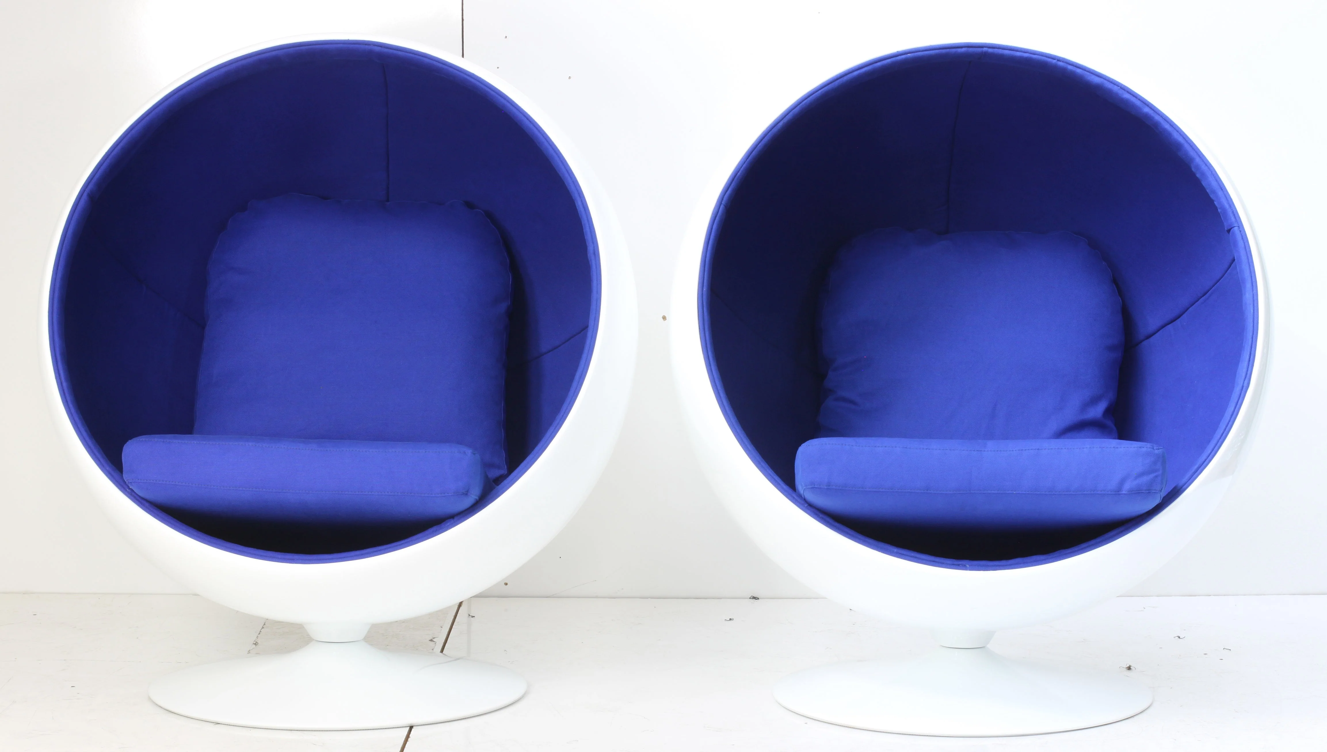 Eero Aarnio Ball Chair - Image 8