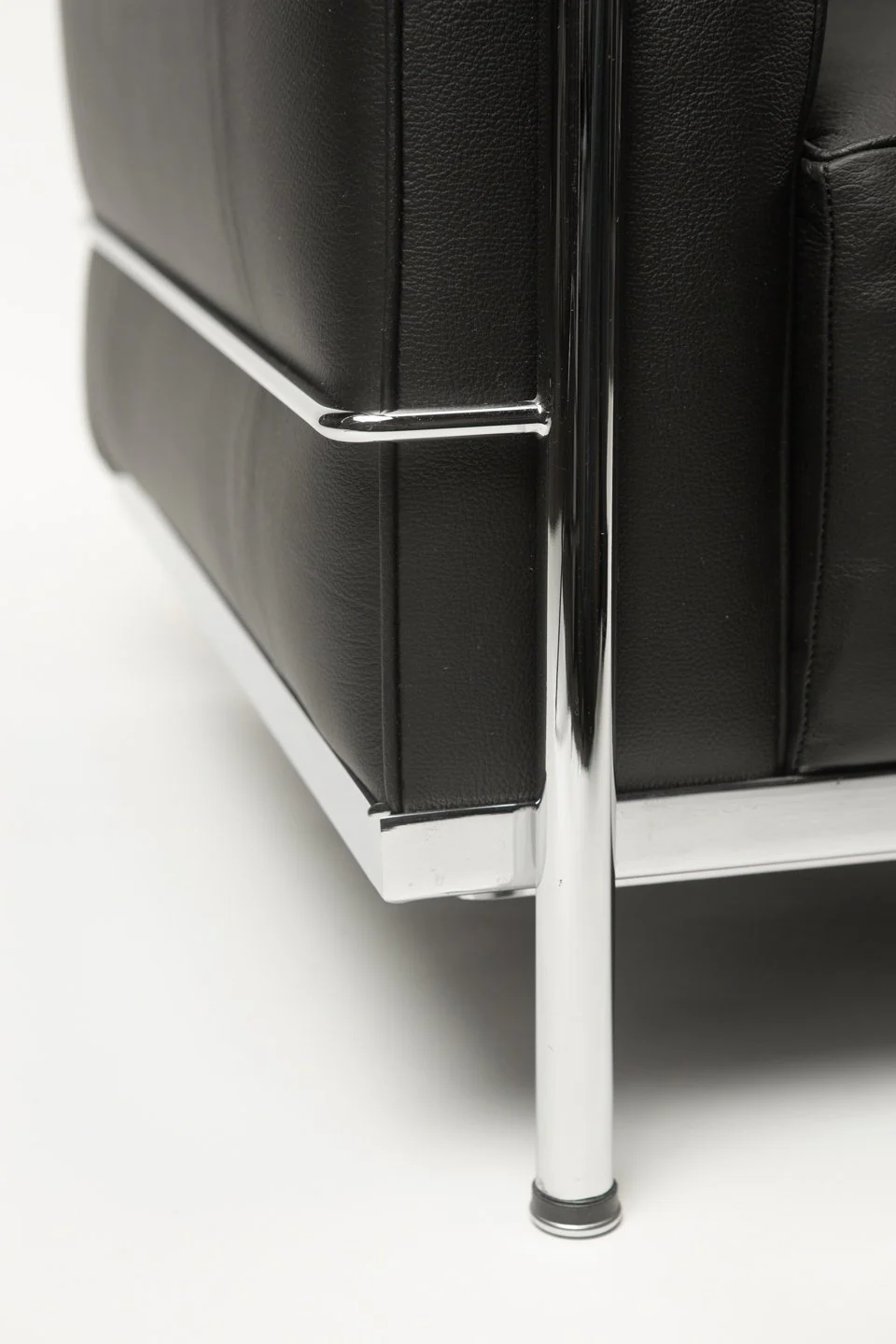 Le Corbusier Grand Confort Lounge Chair (LC3) - Image 2